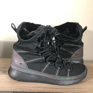 BRAND NEW NIKE ROSHE HI